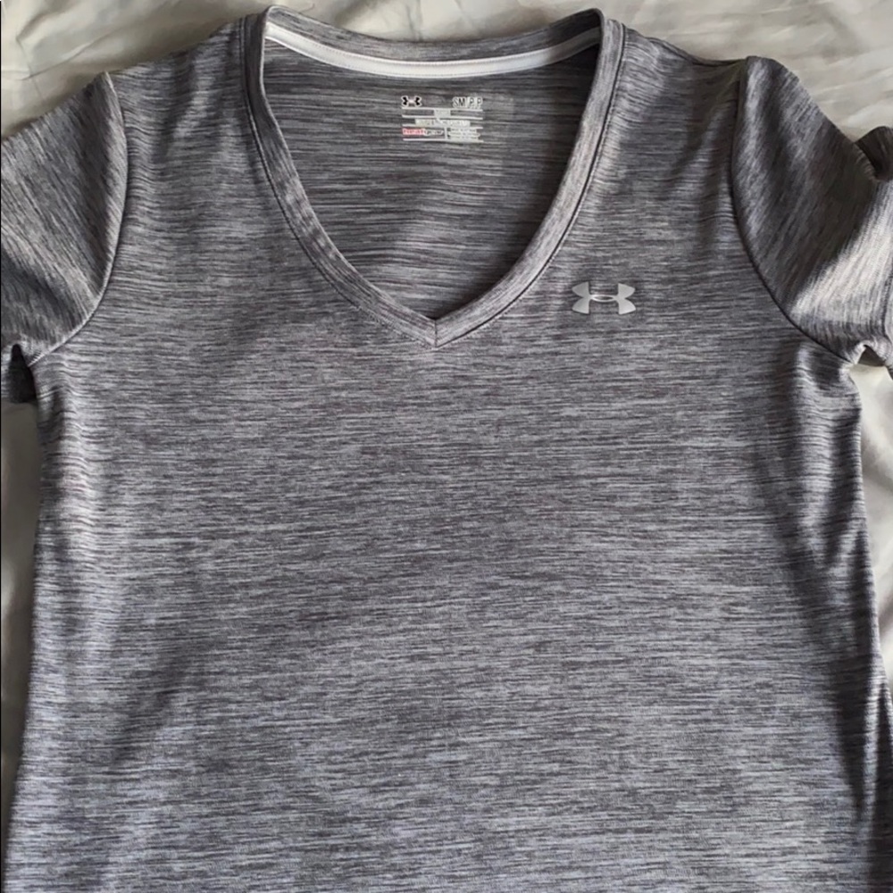 grey under armour t-shirt
